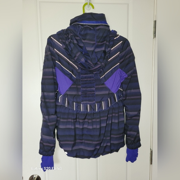 Lululemon Hustle Jacket - Picture 4 of 5